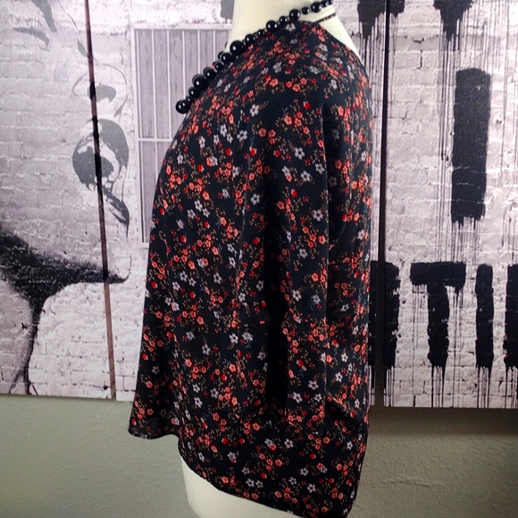 DR2 Black Floral Blouse EUC - Picture 3 of 6